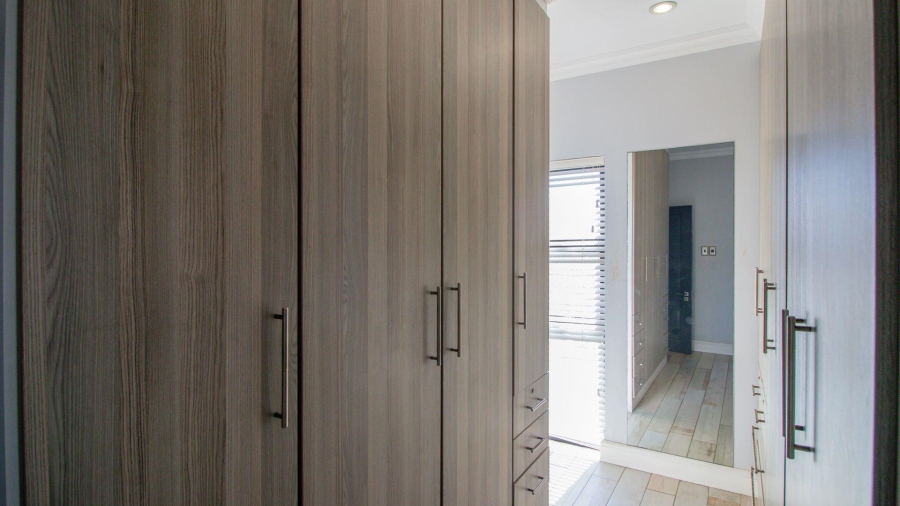 6 Bedroom Property for Sale in Gonubie Eastern Cape